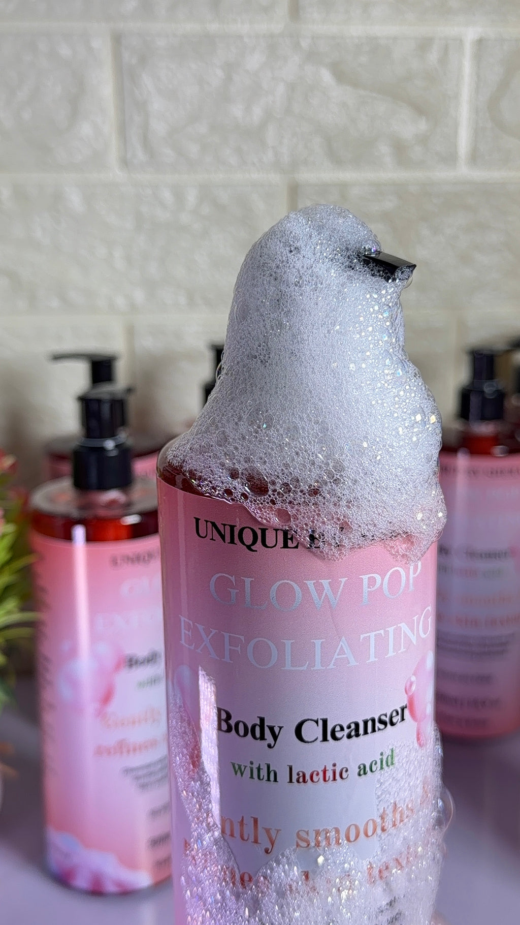 GLOW POP EXFOLIATING BODY CLEANSER