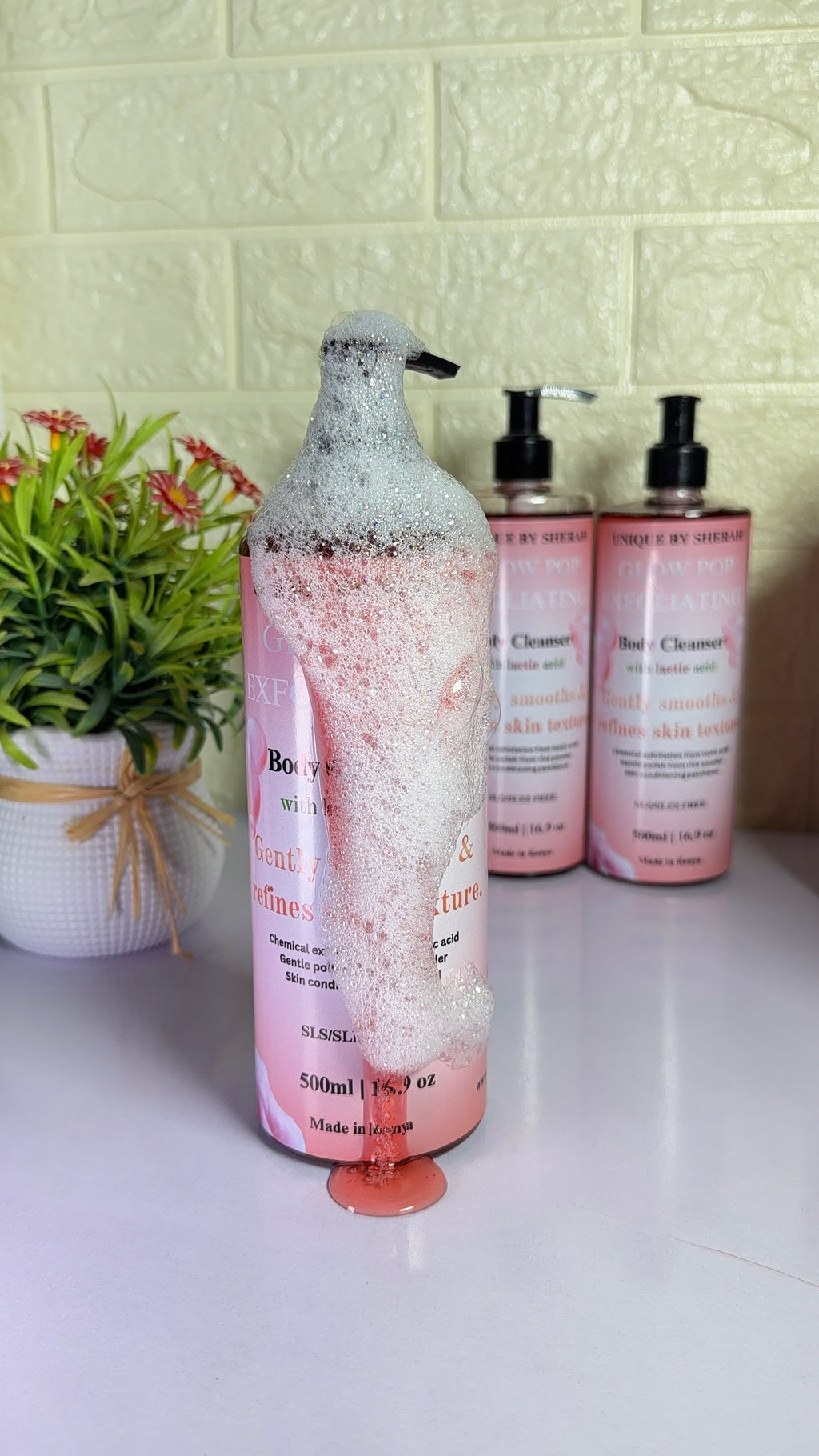 GLOW POP EXFOLIATING BODY CLEANSER