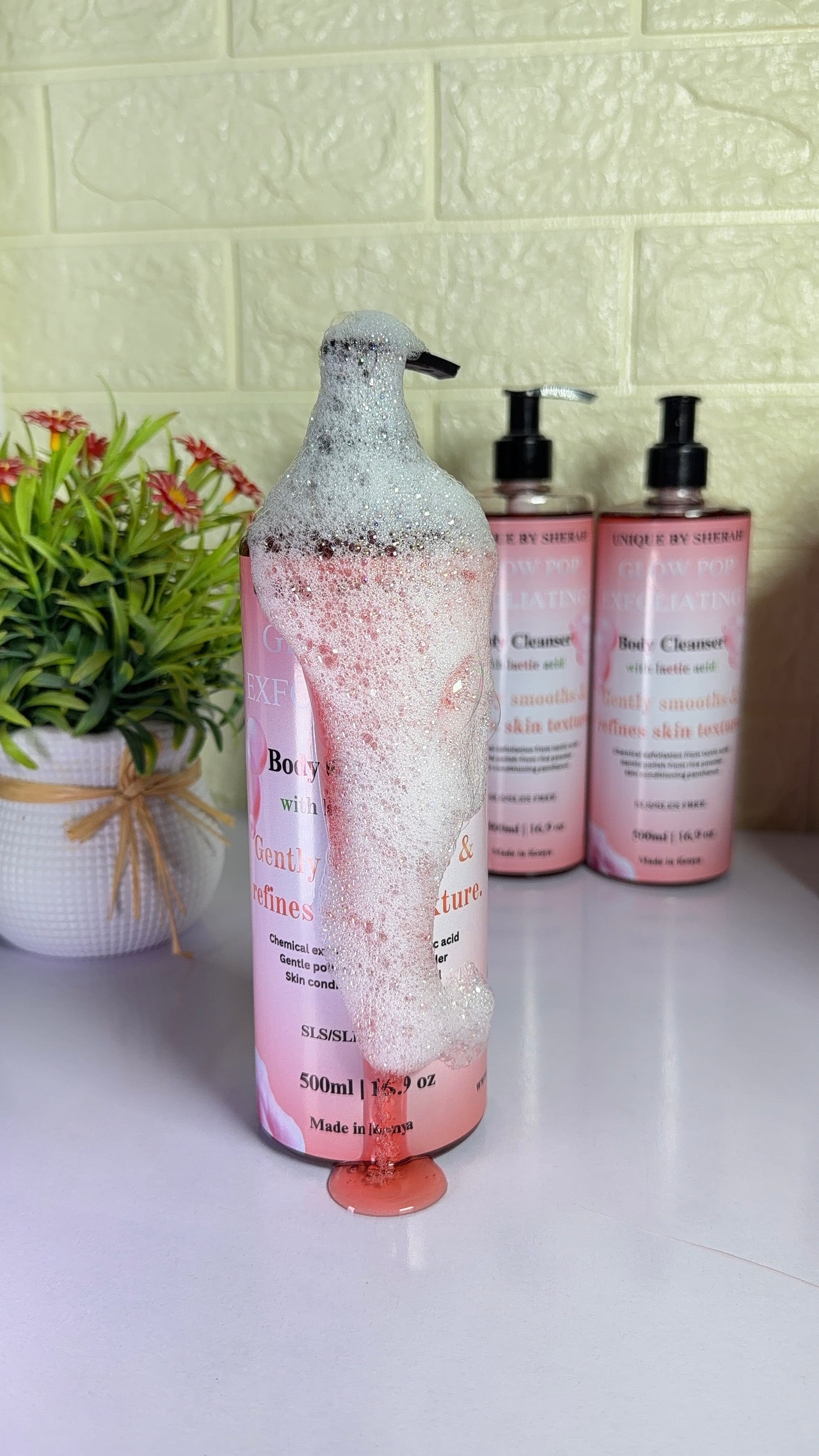 GLOW POP EXFOLIATING BODY CLEANSER